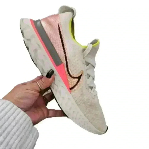 Nike Womens React Infinity Run Flyknit Sneaker In Pink Blast 7.5 - Picture 7 of 15